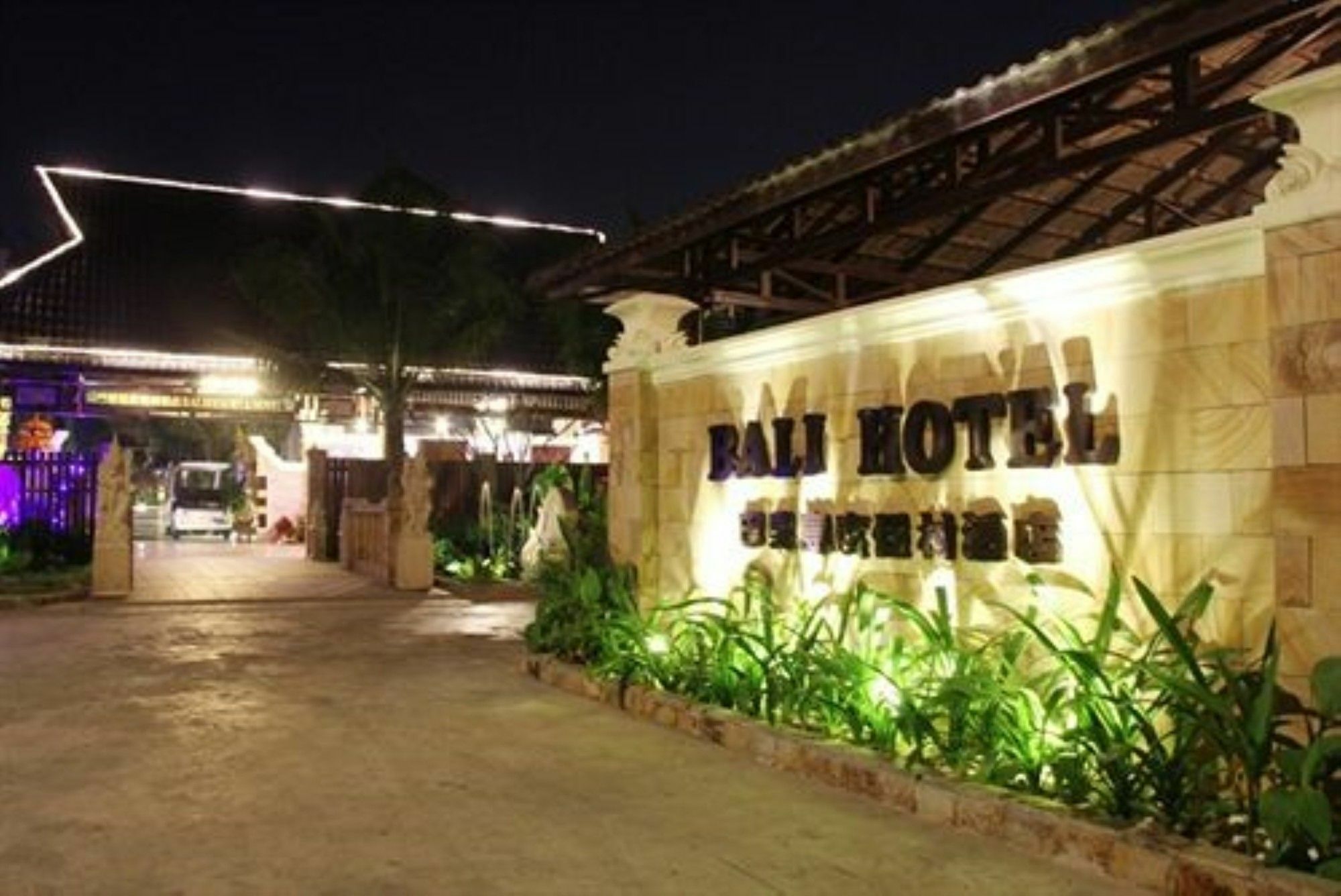 Bali Hotel Phnom Penh Exterior foto