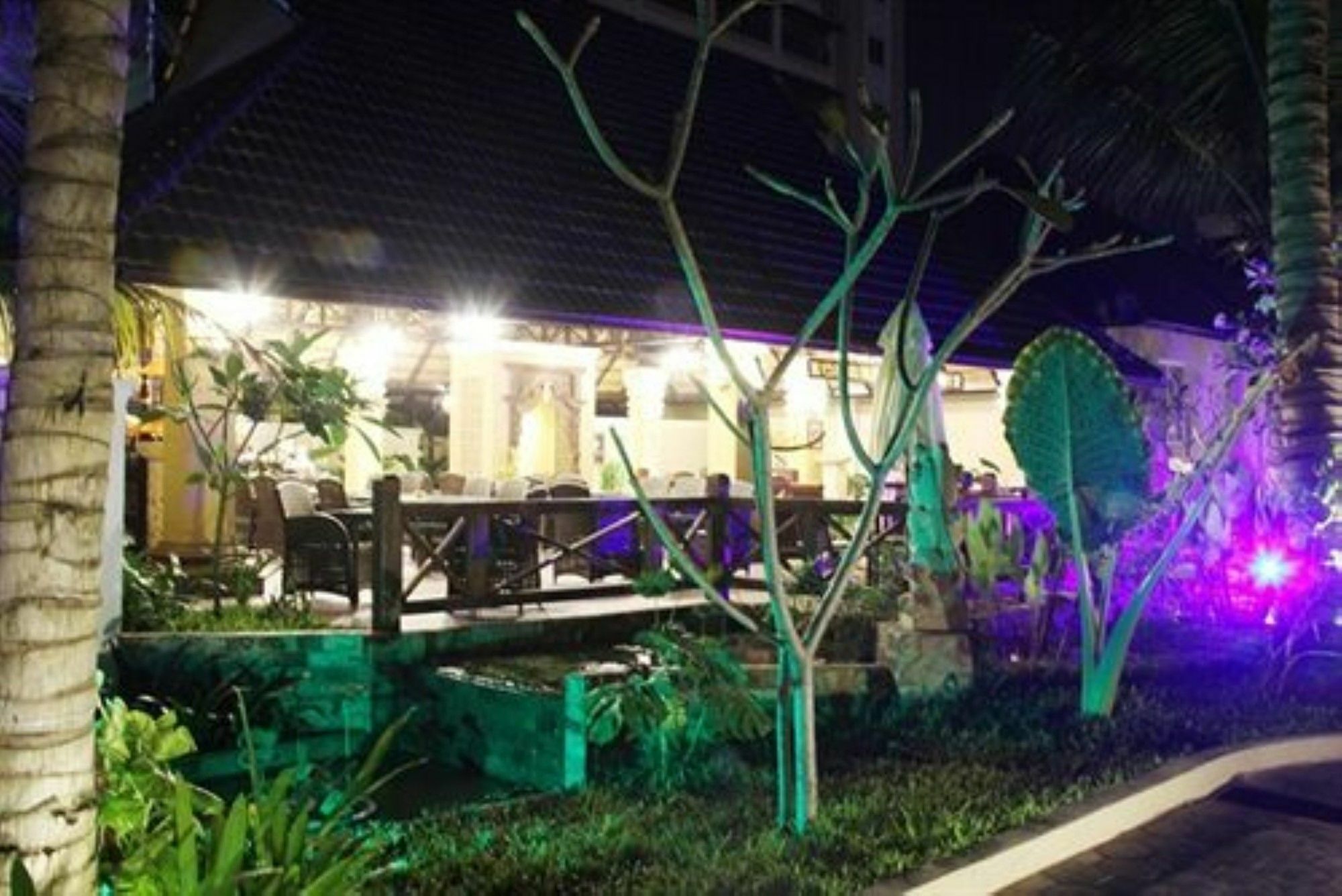 Bali Hotel Phnom Penh Exterior foto