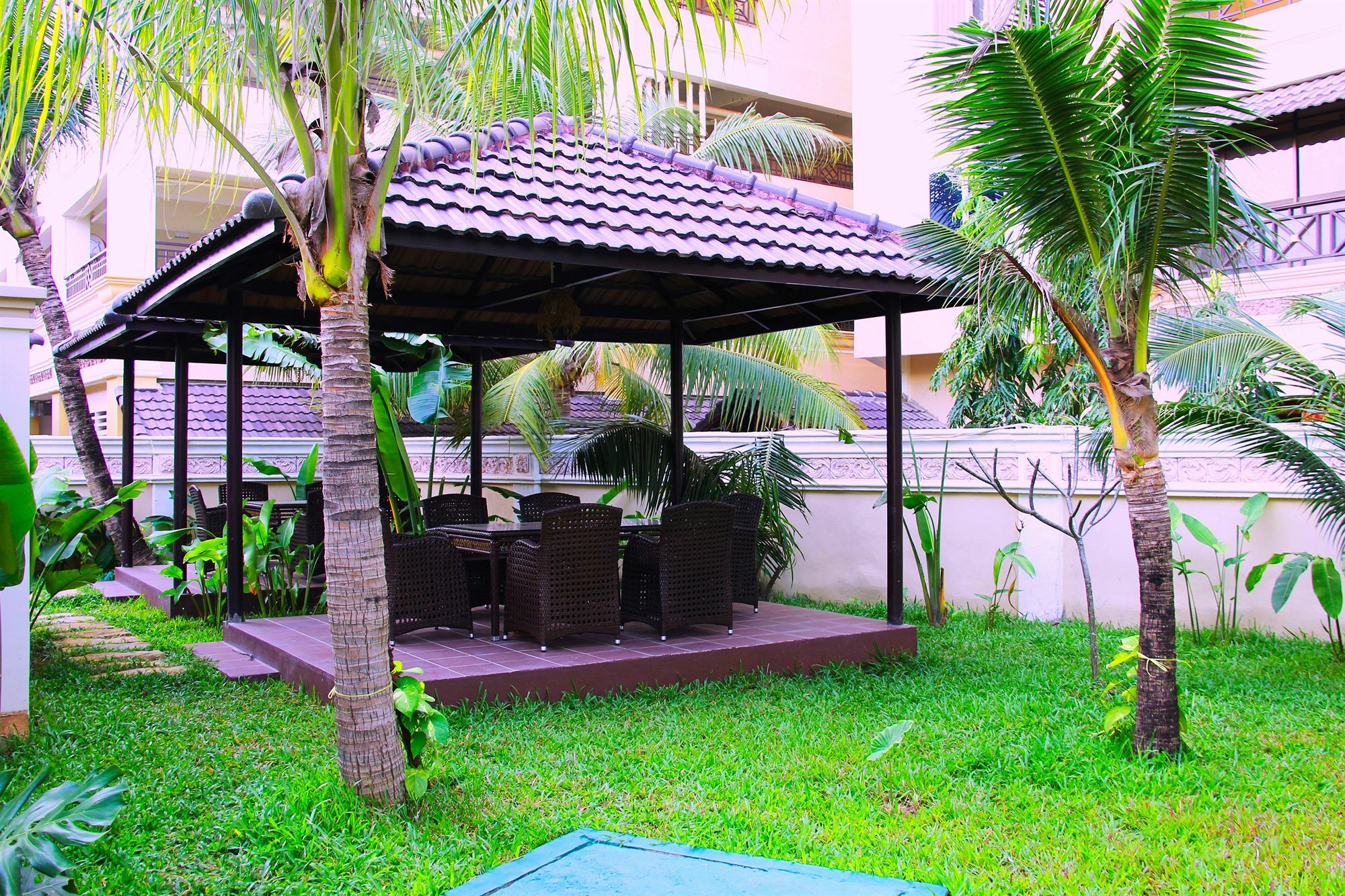 Bali Hotel Phnom Penh Exterior foto